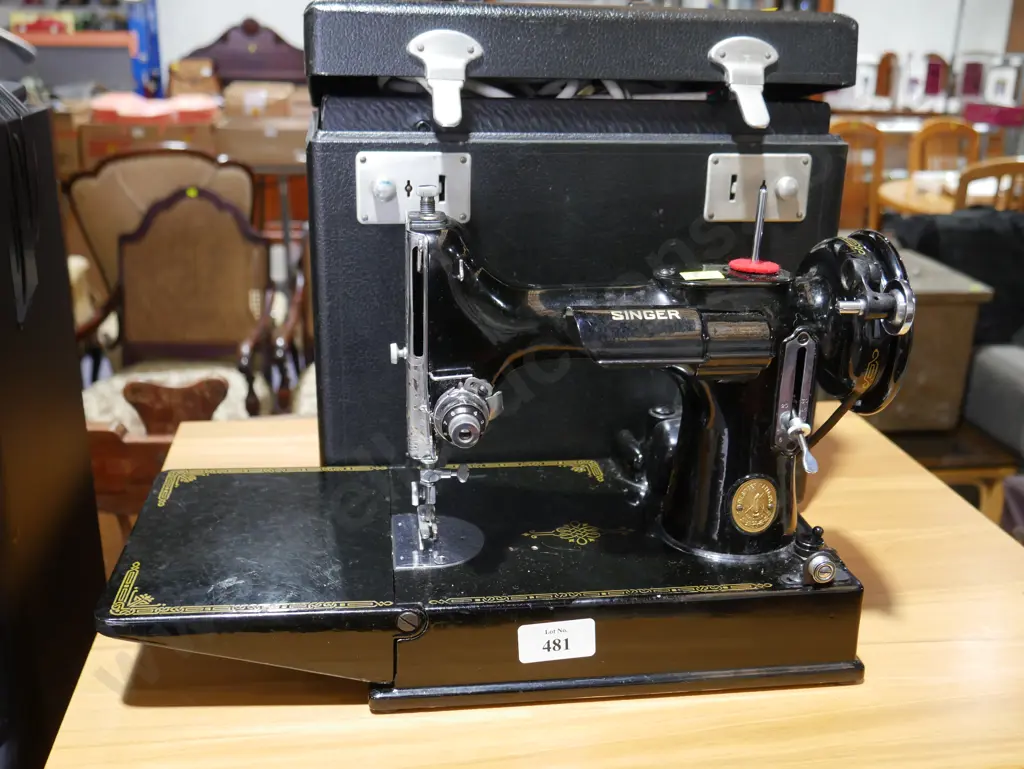 Baby Singer sewing machine Image 1++