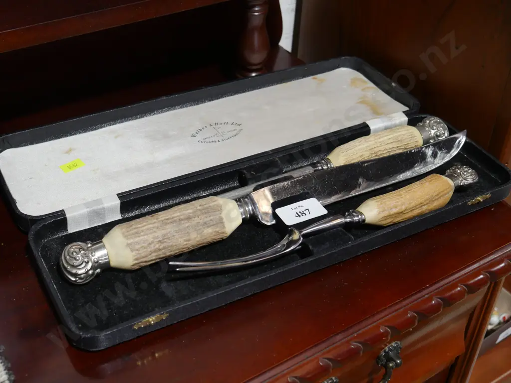 Boxed bone handle carving set Image 1++