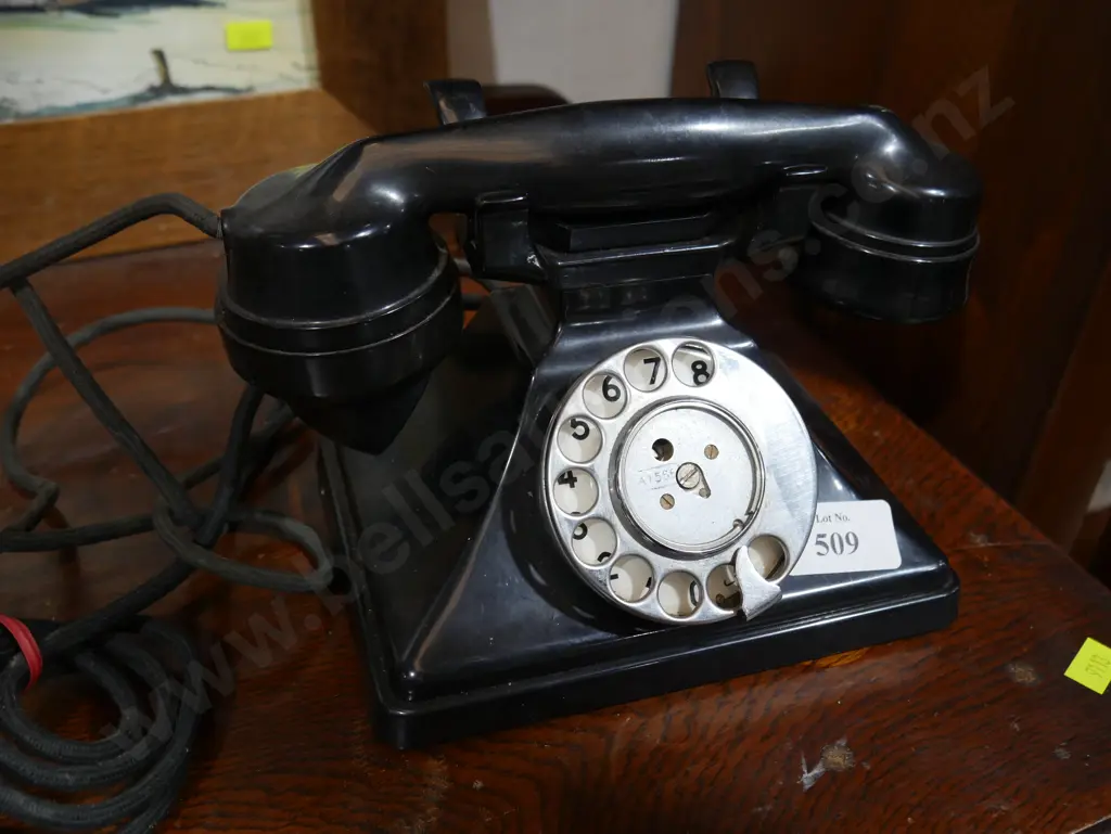 Vintage telephone Image 1++