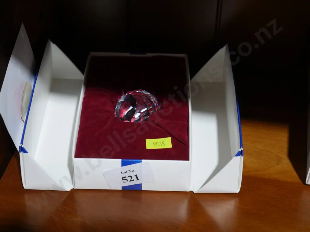 Swarovski paperweight Image 1++