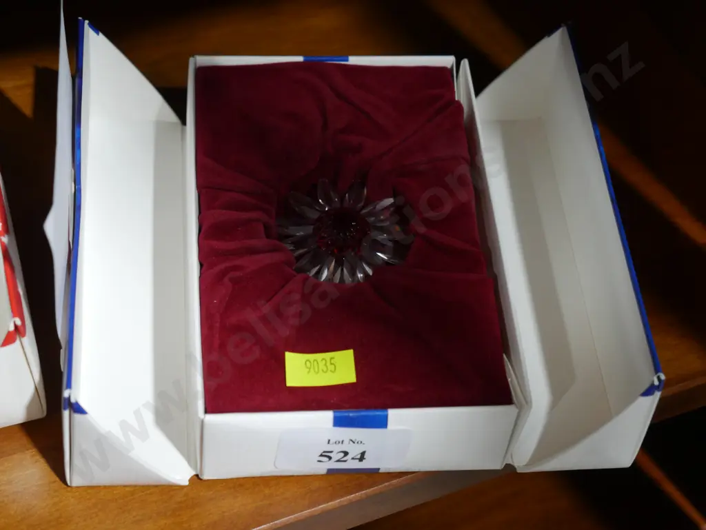 Swarovski red flower Image 1++