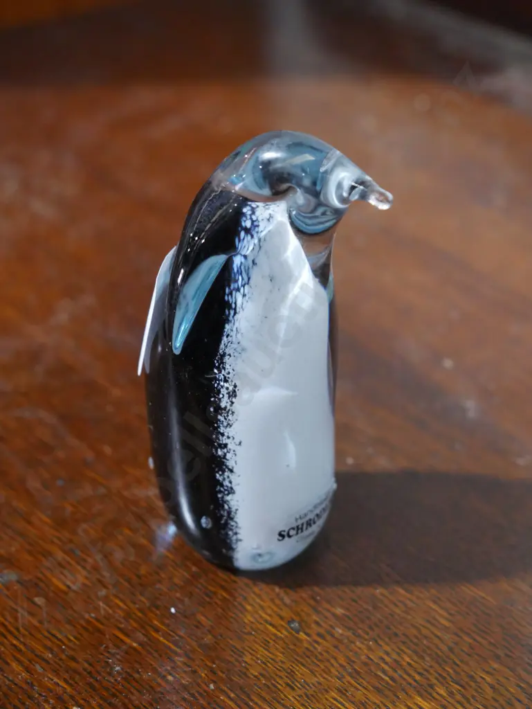 Schroders glass penguin Image 1++