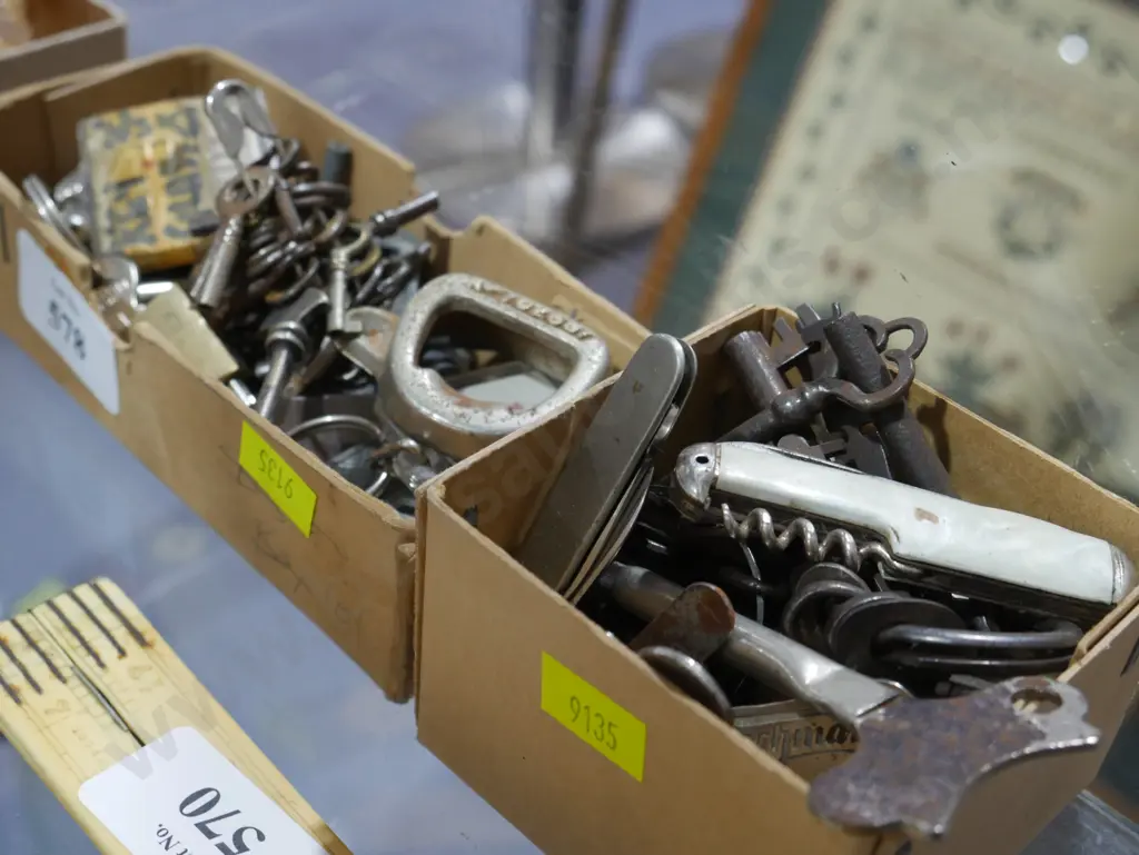 Vintage keys etc Image 1++
