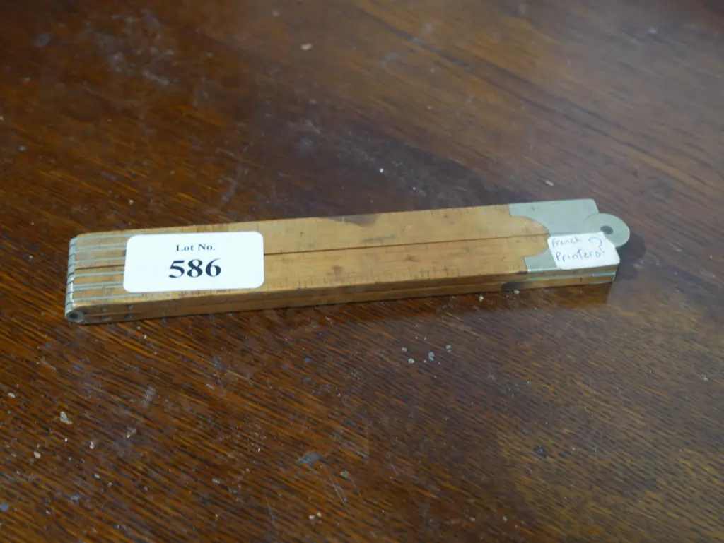 2 foot folding boxwood rule Image 1++