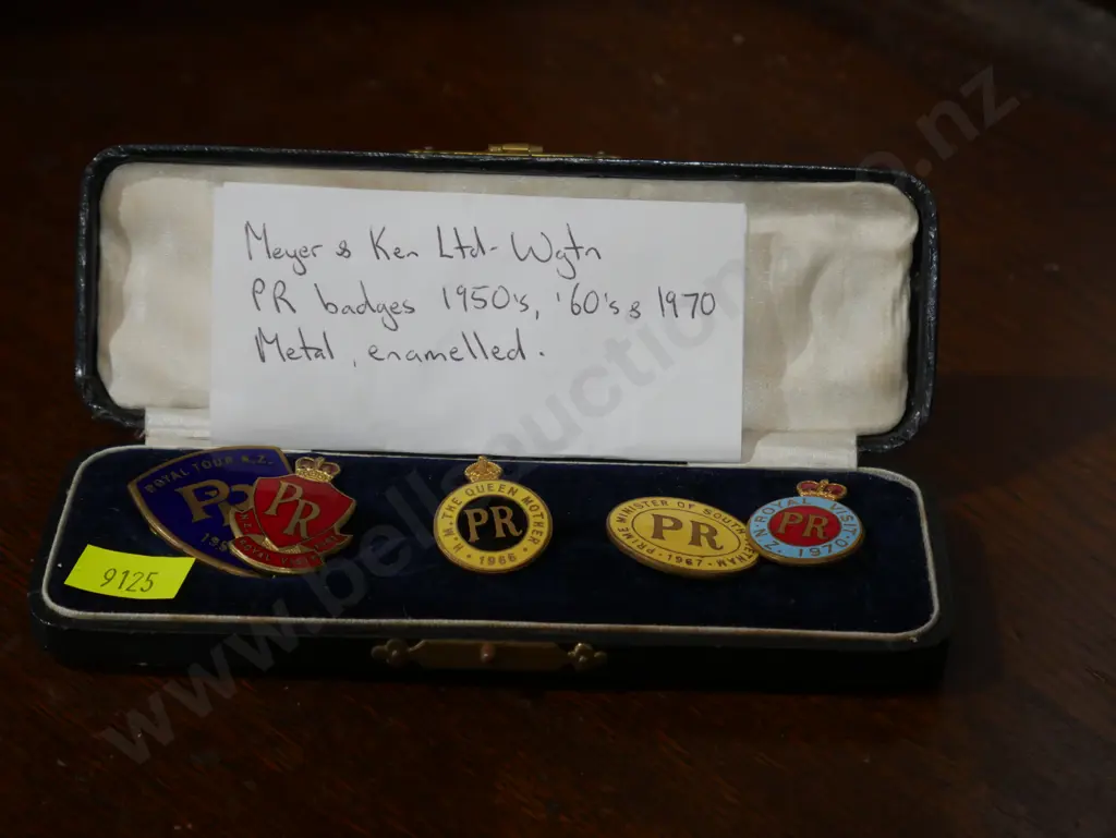 Enamel royalty badges Image 1++