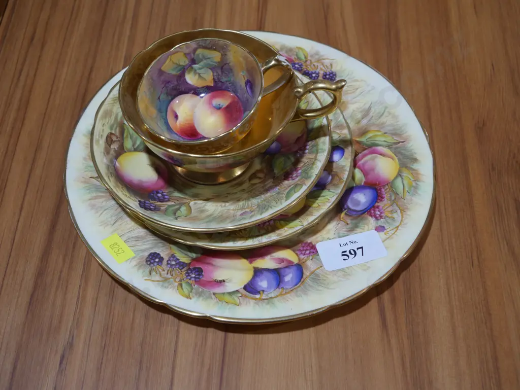 Aynsley fruit china Image 1++
