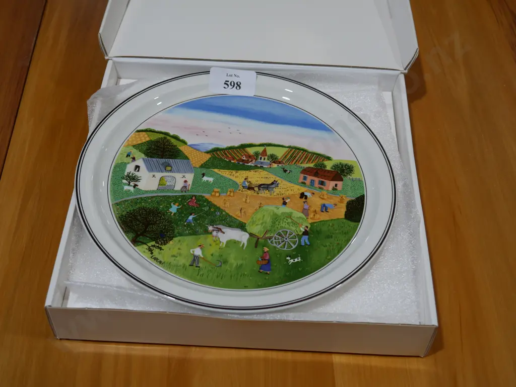 Villeroy & Boch boxed display plate Image 1++