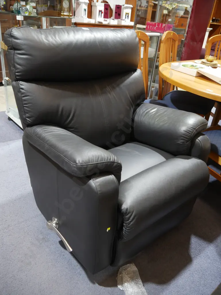 Lazyboy chair Image 1++