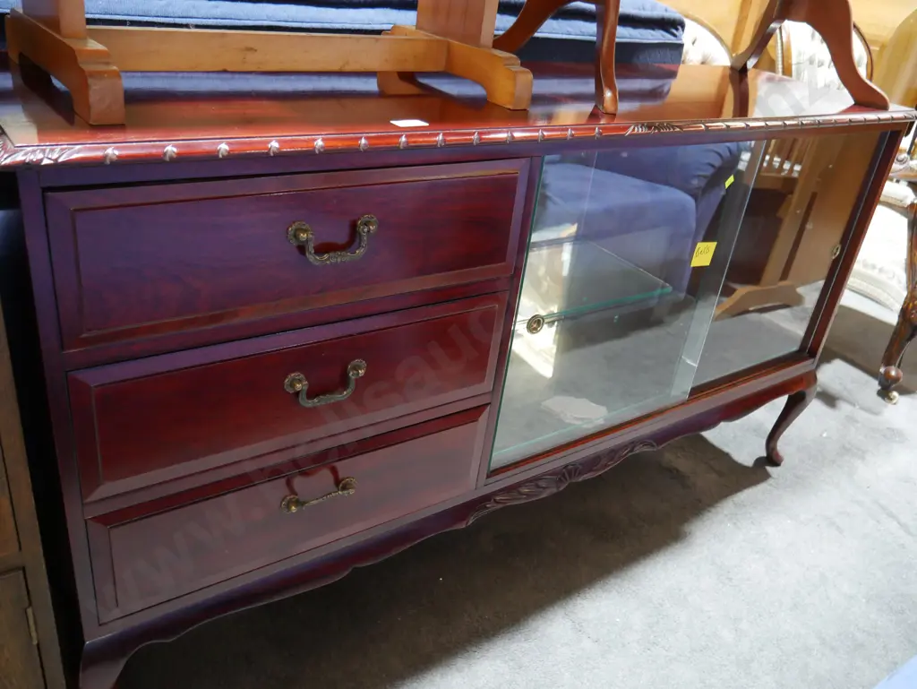 Sideboard Image 1++