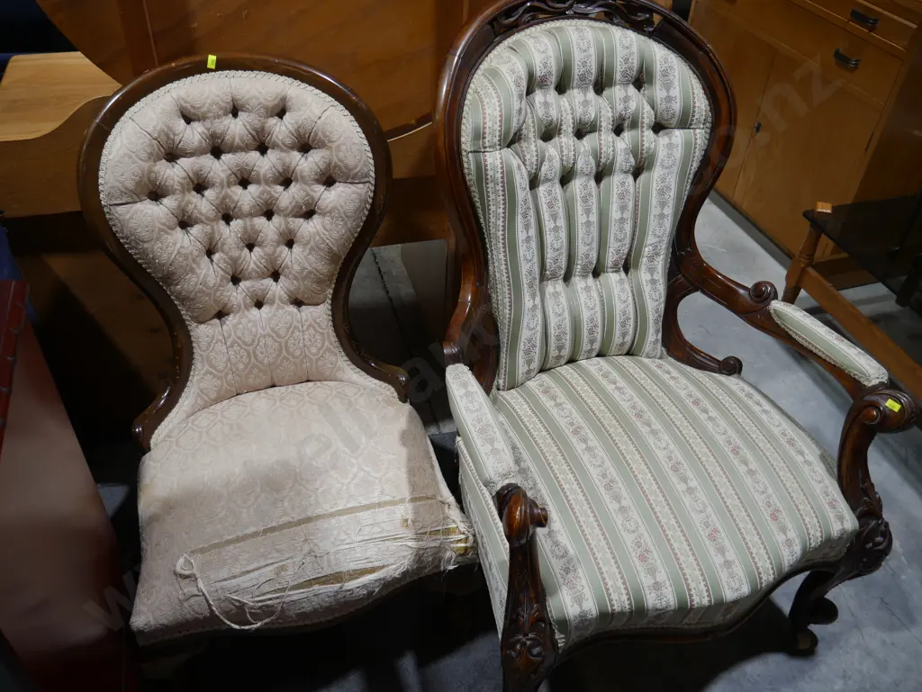 2 vintage chairs Image 1++