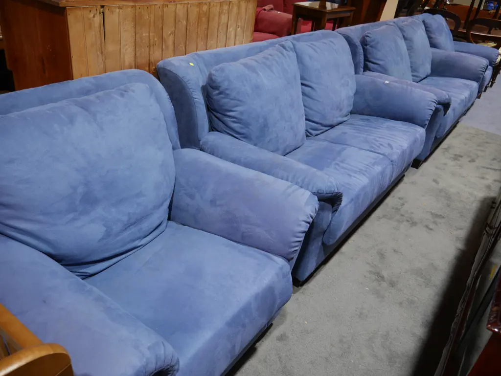 4 piece lounge suite Image 1++