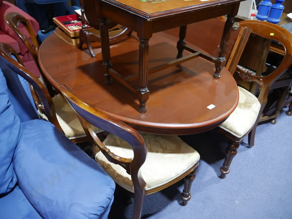Dining table & 6 chairs Image 1++