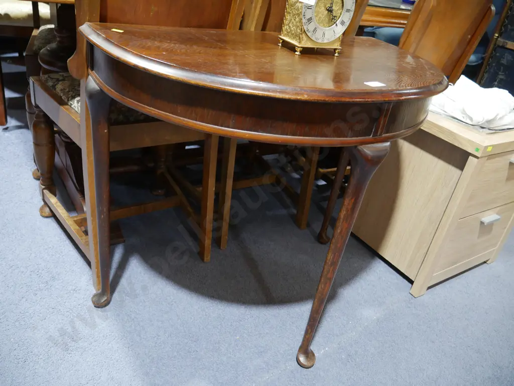 Half round hall table Image 1++