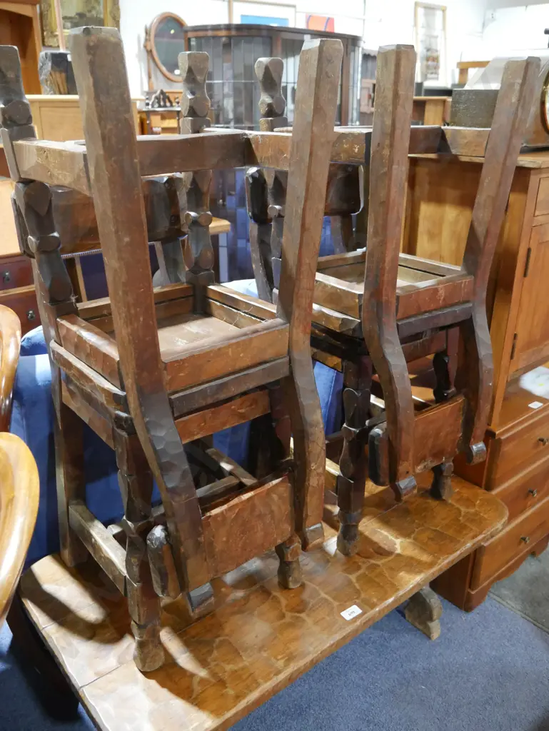 Chip carved coffee table and 4 chairs Image 1++
