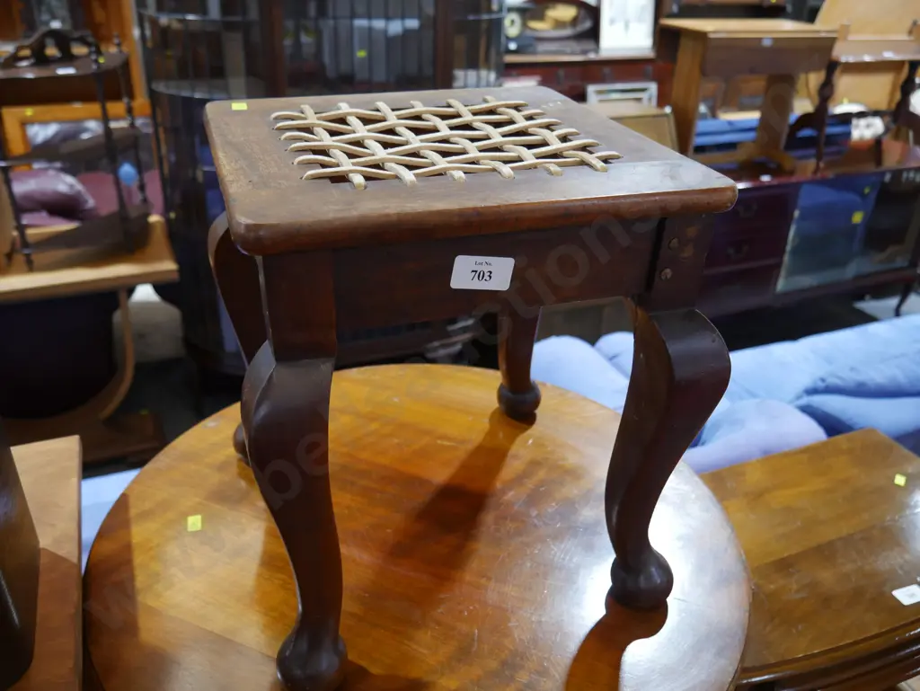Stool Image 1++