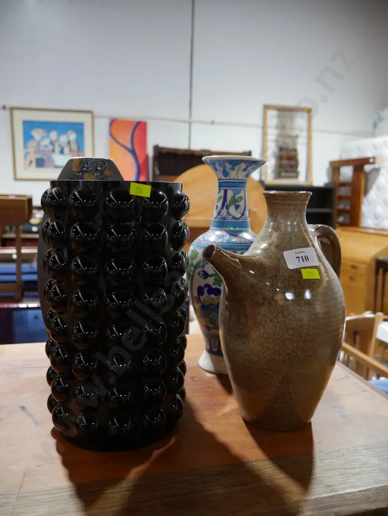 Assorted vases etc Image 1++