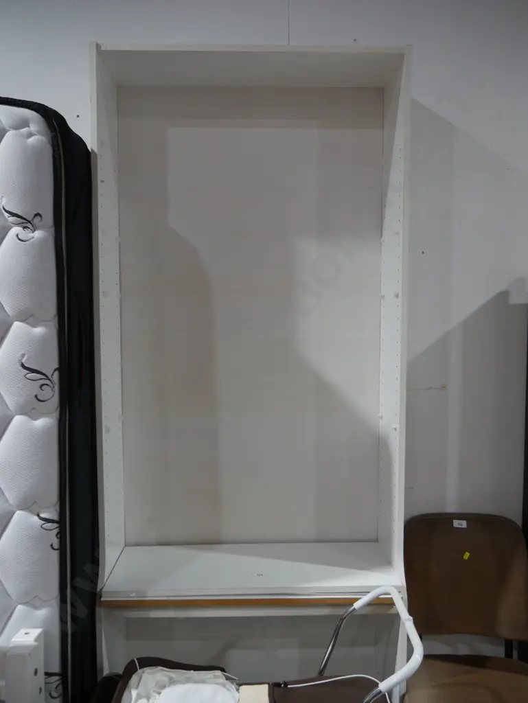 White bookcase Image 1++