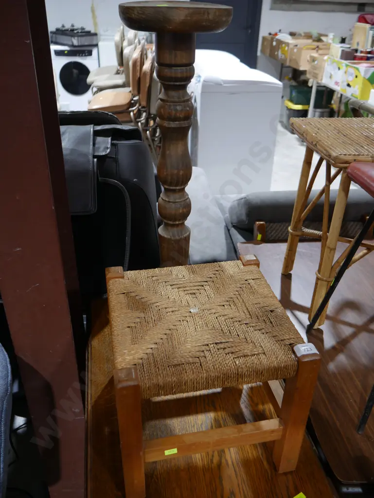 Stool & plant stand Image 1++