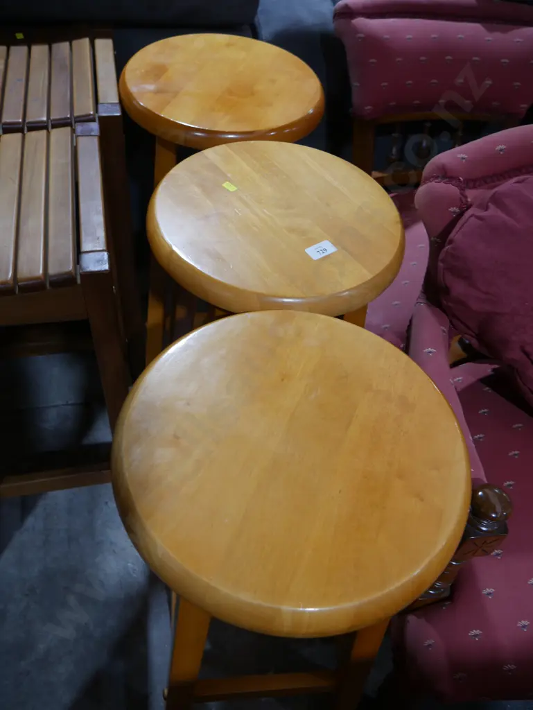 3 bar stools Image 1++