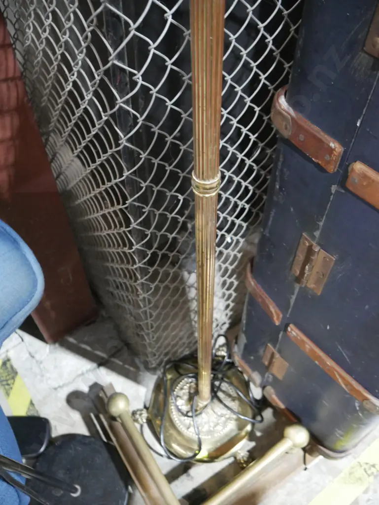 Brass standard lamp Image 1++