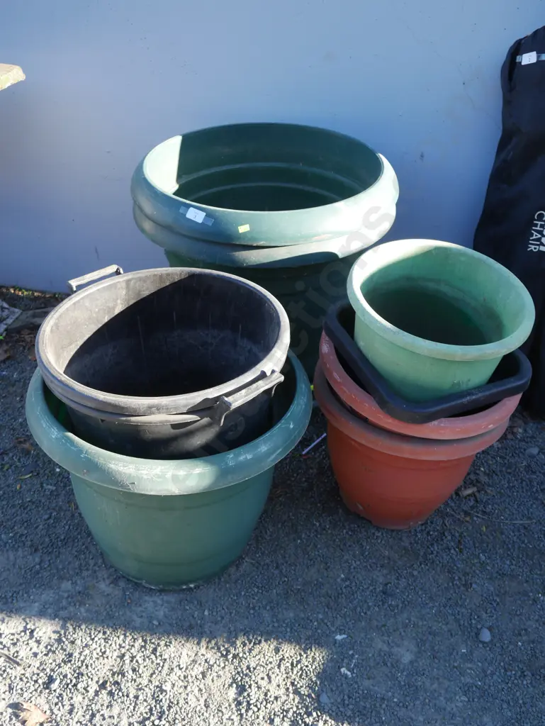 Plastic plant pots Image 1++