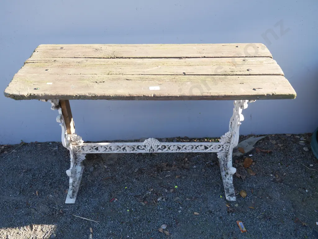 Outdoor table Image 1++