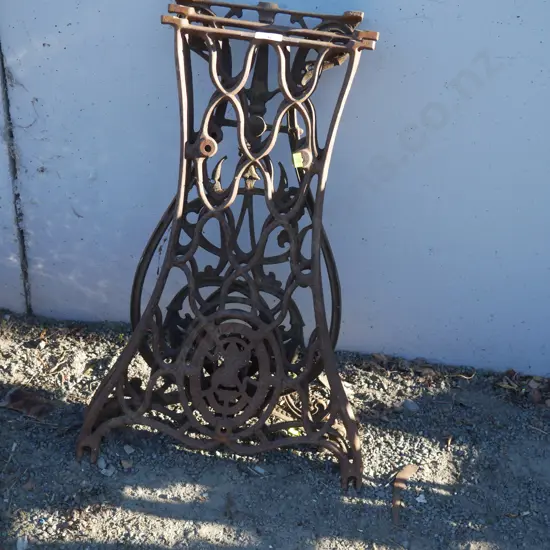 Cast sewing table legs