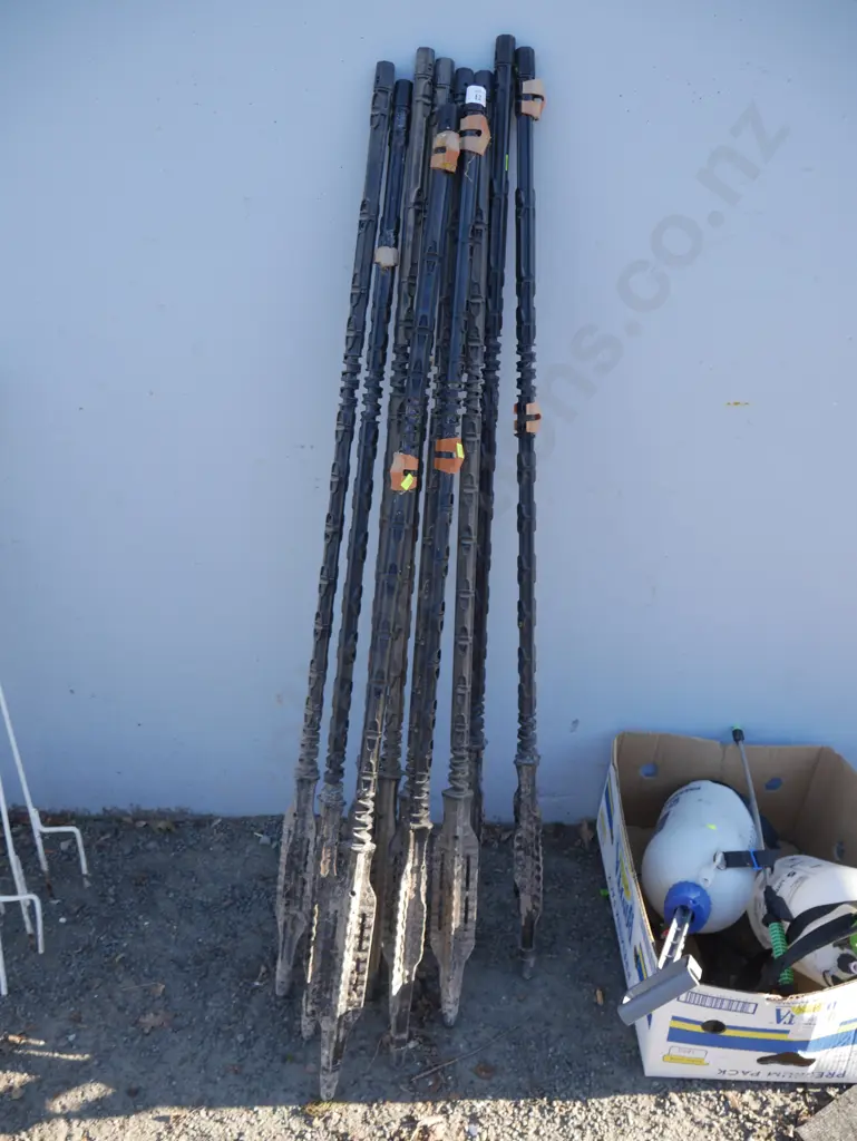 Insulated line posts Image 1++