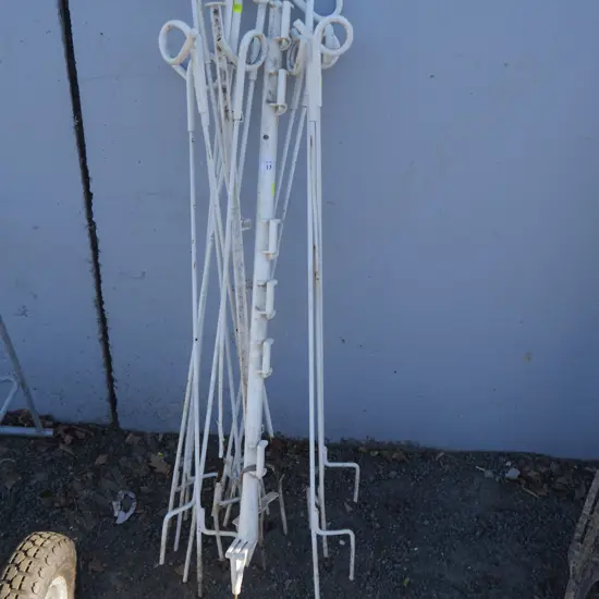 Pigtail posts
