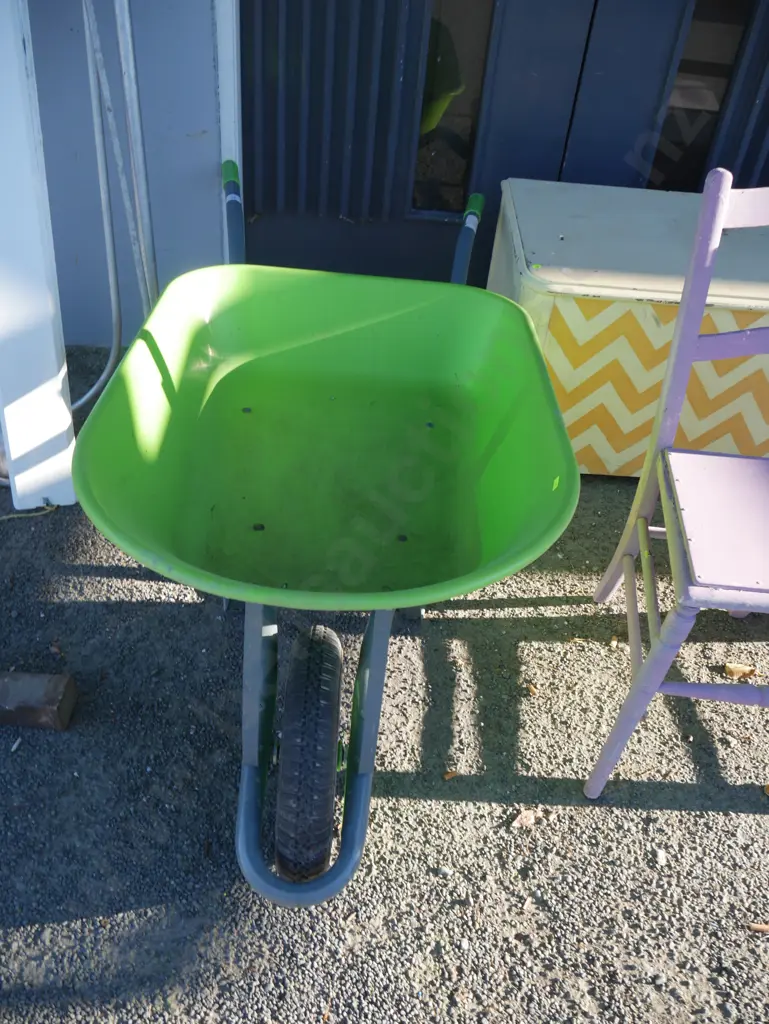 Wheelbarrow Image 1++