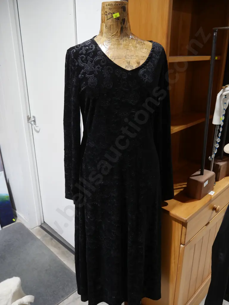 Dress, hat, mannequin, stands etc Image 1++