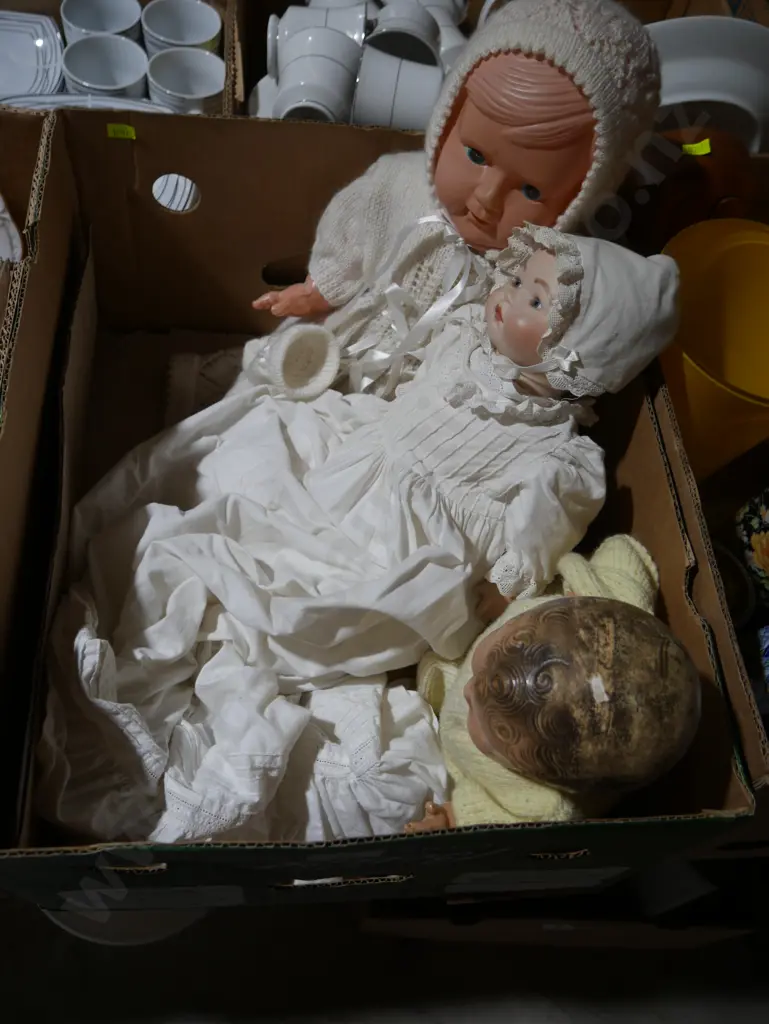 3 dolls Image 1++