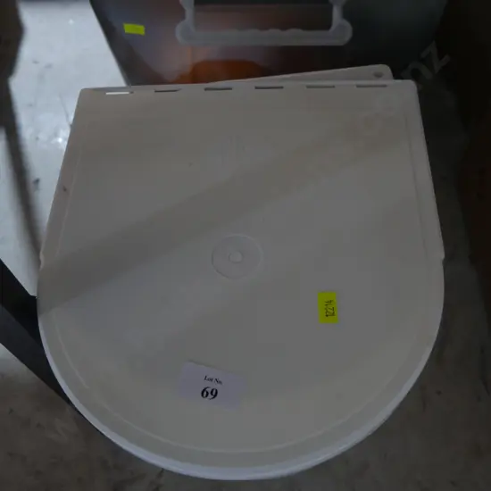 Rubbish bin