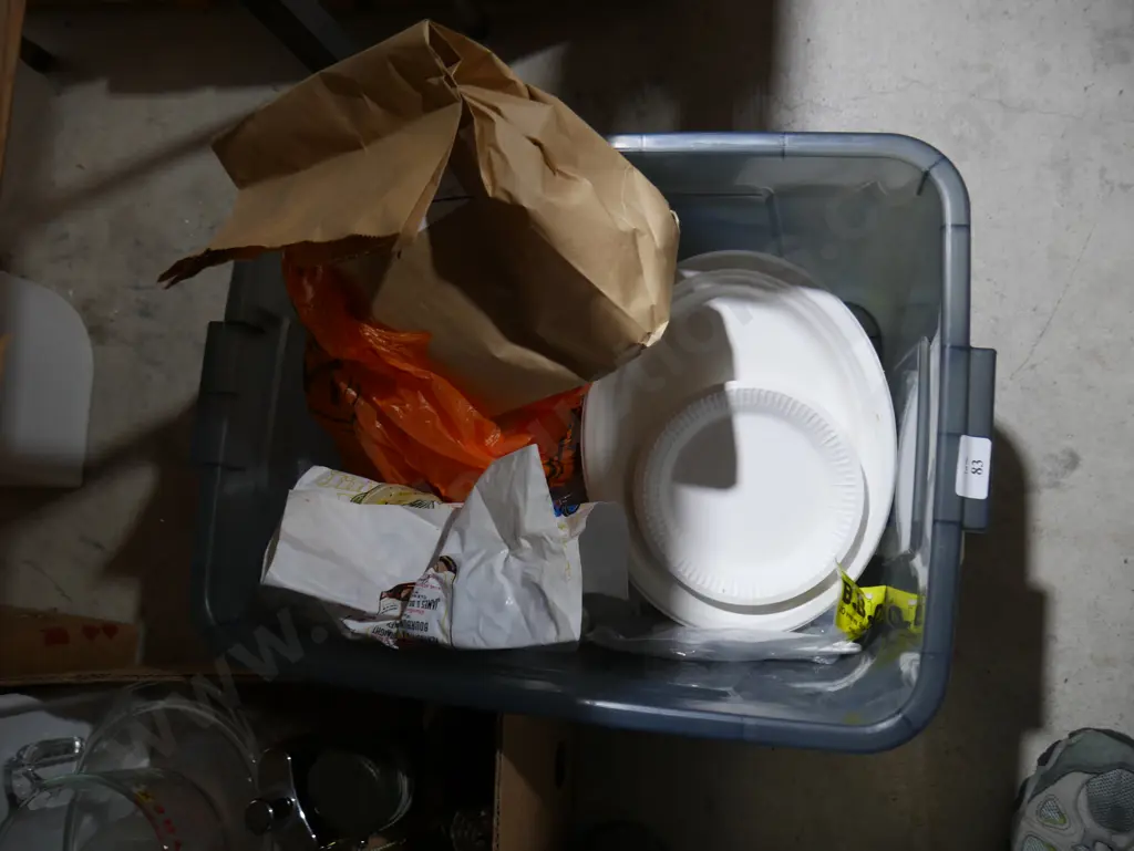 Paper plates etc Image 1++