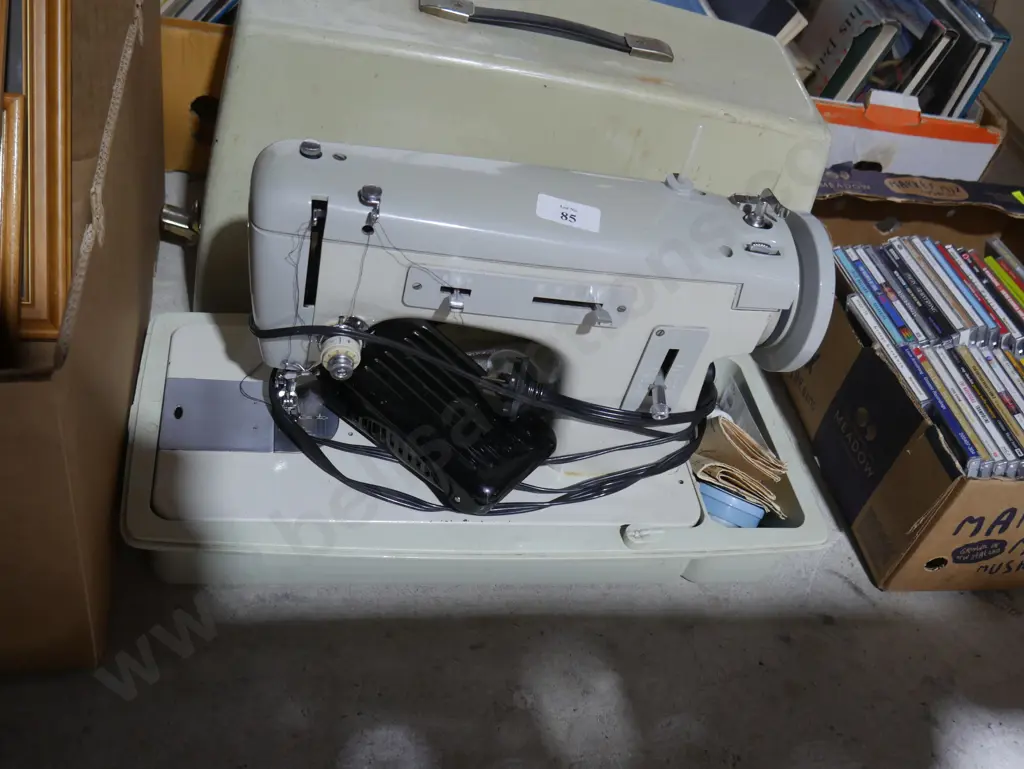 Sewing machine Image 1++