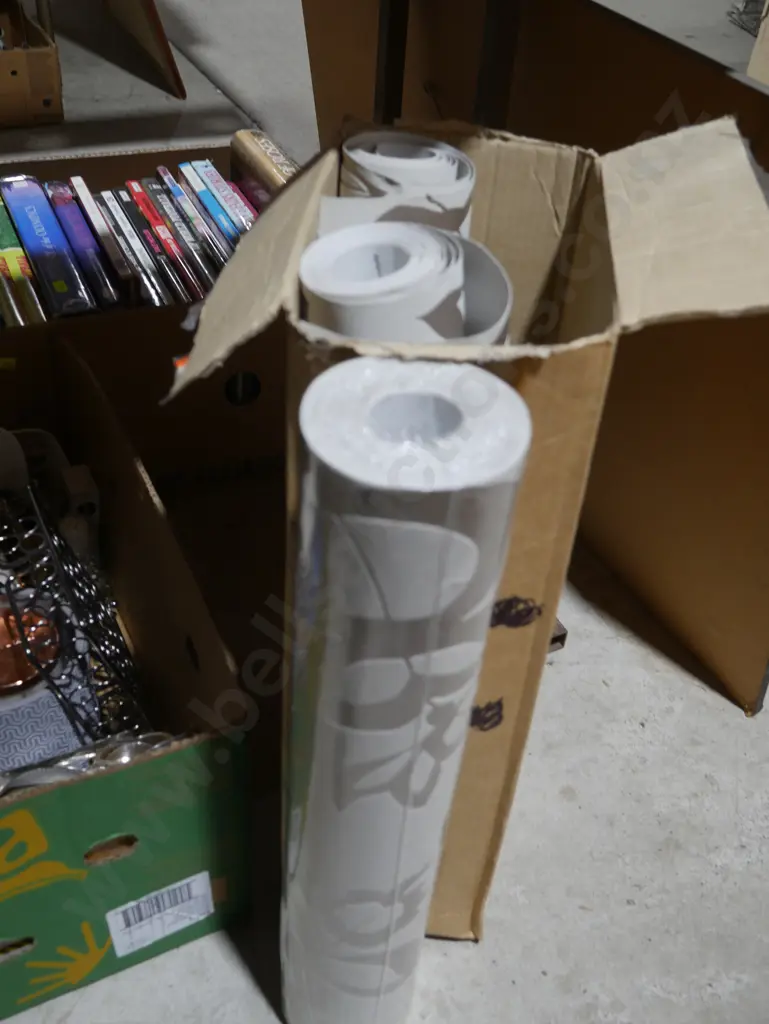 3 rolls of wallpaper Image 1++