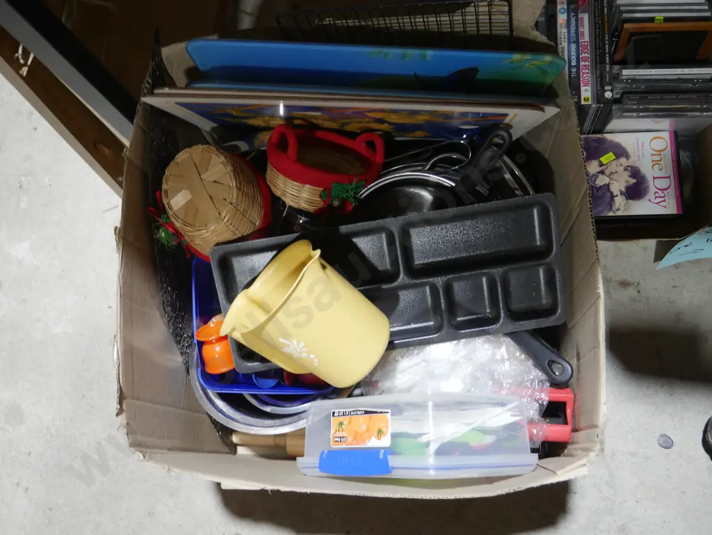 Box of kitchenware etc Image 1++