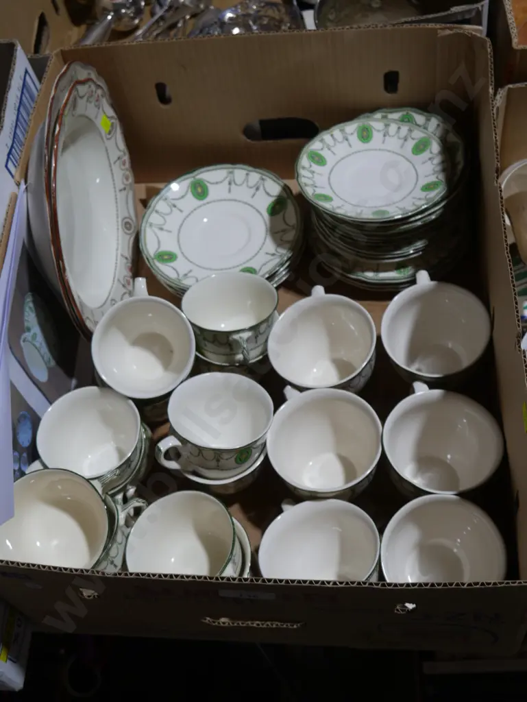 Royal Doulton 'Countess' cups and saucers etc Image 1++