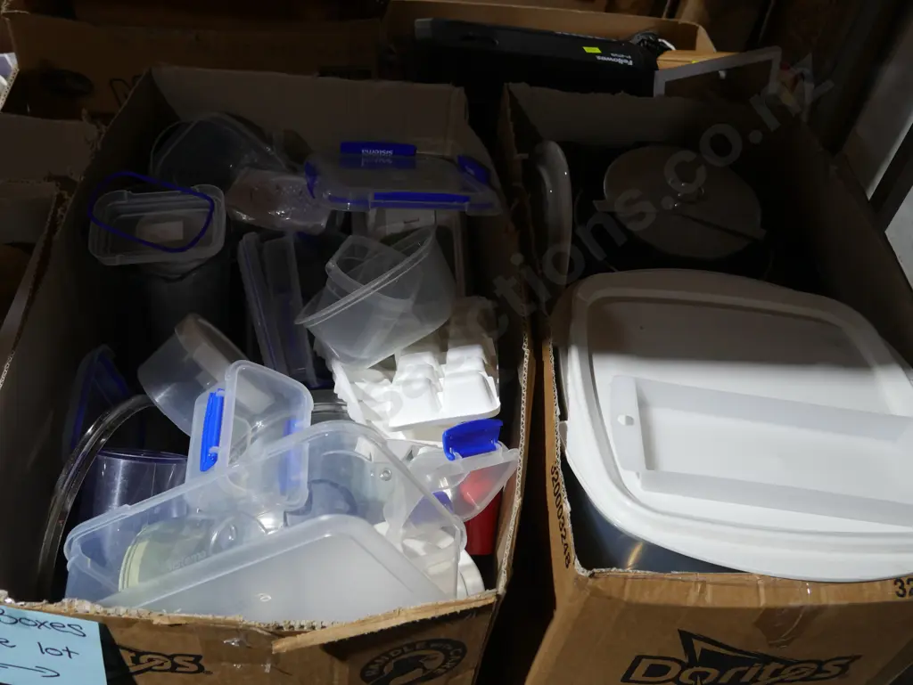 4 boxes of kitchenware Image 1++