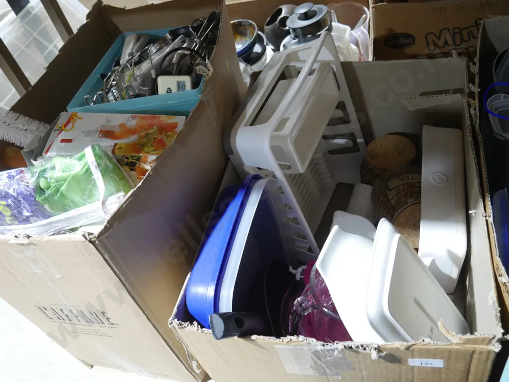 4 boxes of kitchenware Image 1++
