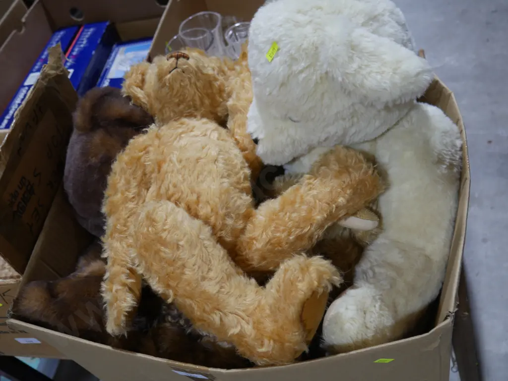 Assorted teddy bears Image 1++