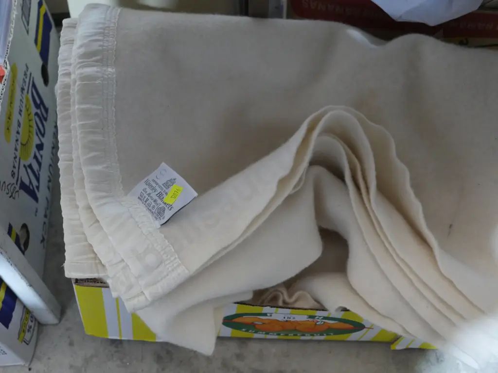 Woolen blanket Image 1++