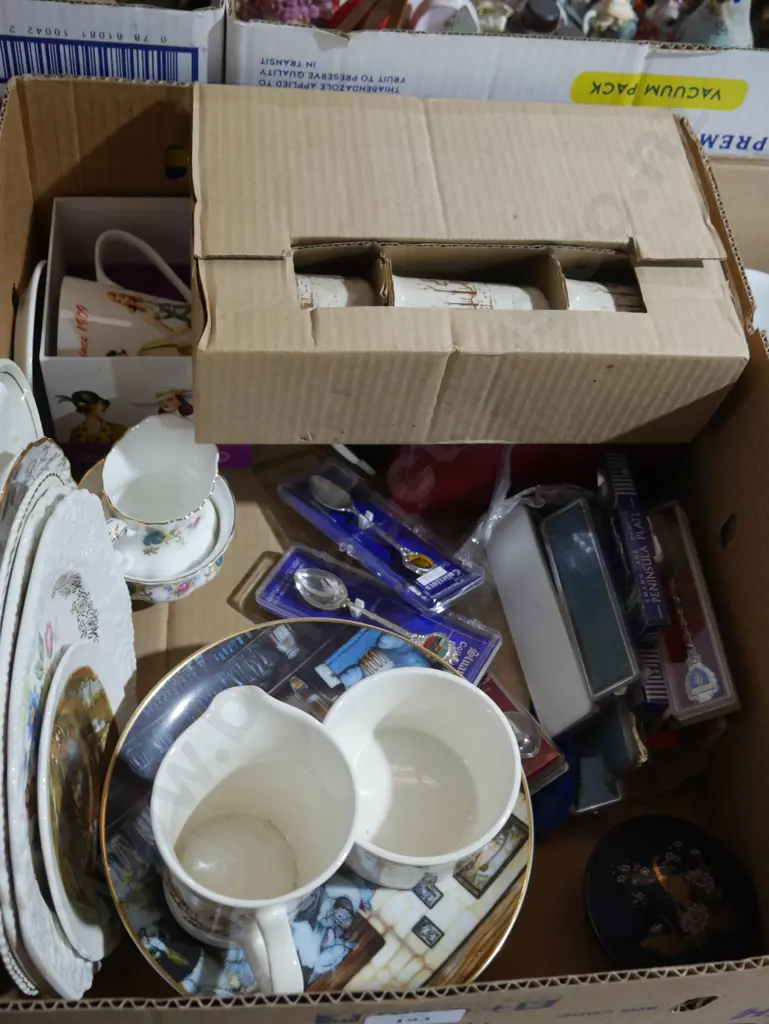 China, souvenir spoons etc Image 1++
