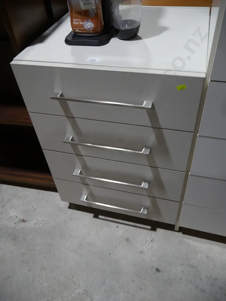 Low boy chest of drawers Image 1++