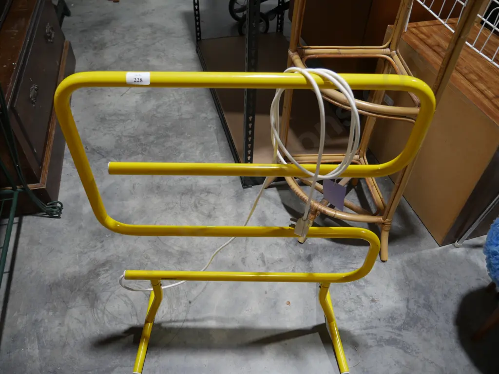 Heated towel rail Image 1++
