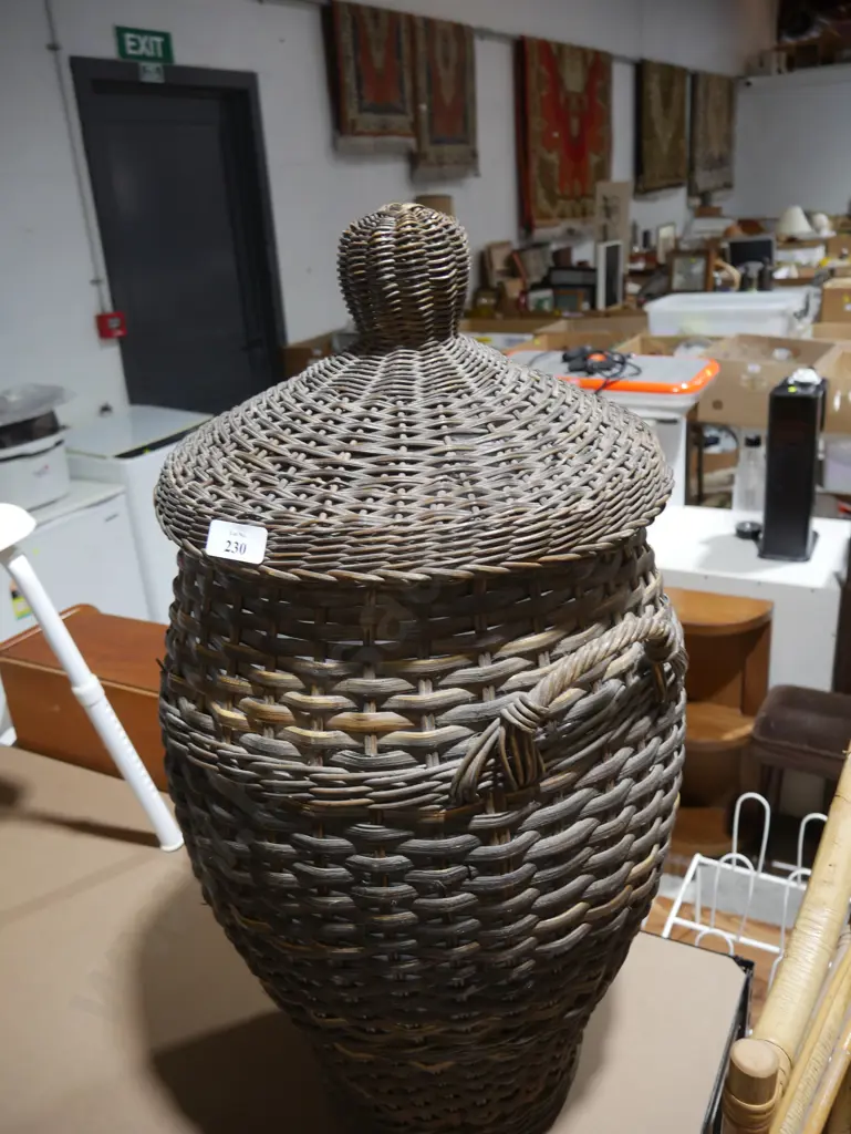 Cane lidded basket Image 1++