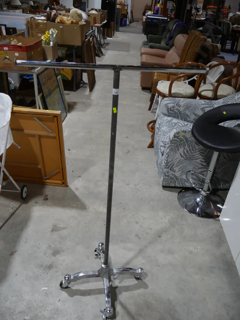 Clothing stand Image 1++