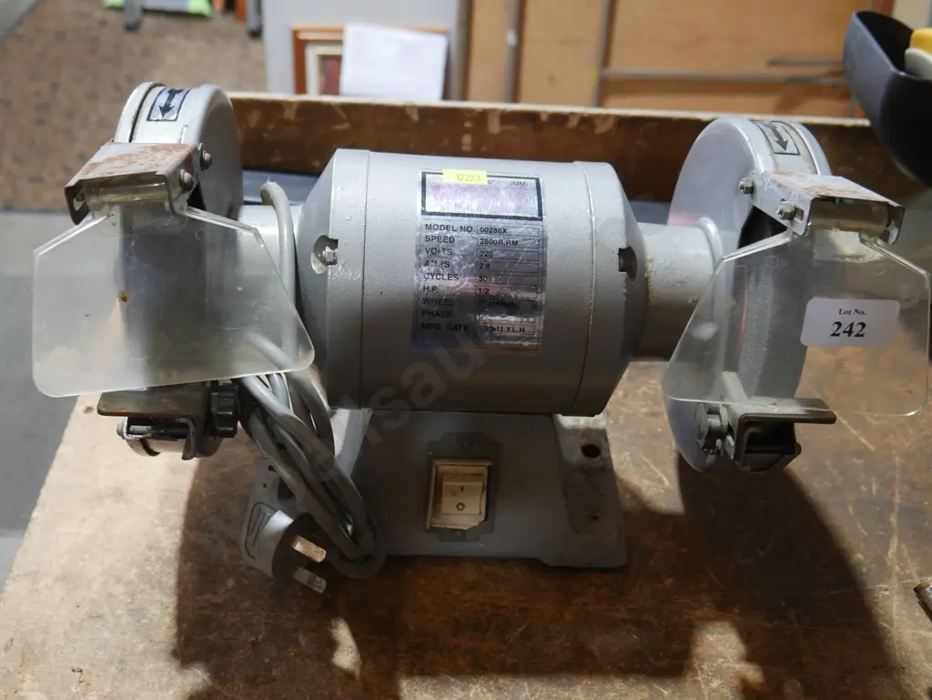 Bench grinder Image 1++