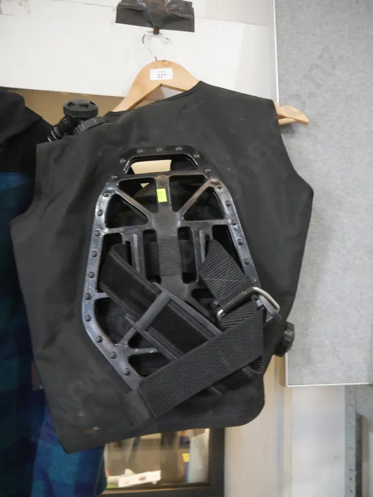 Buoyancy vest Image 1++
