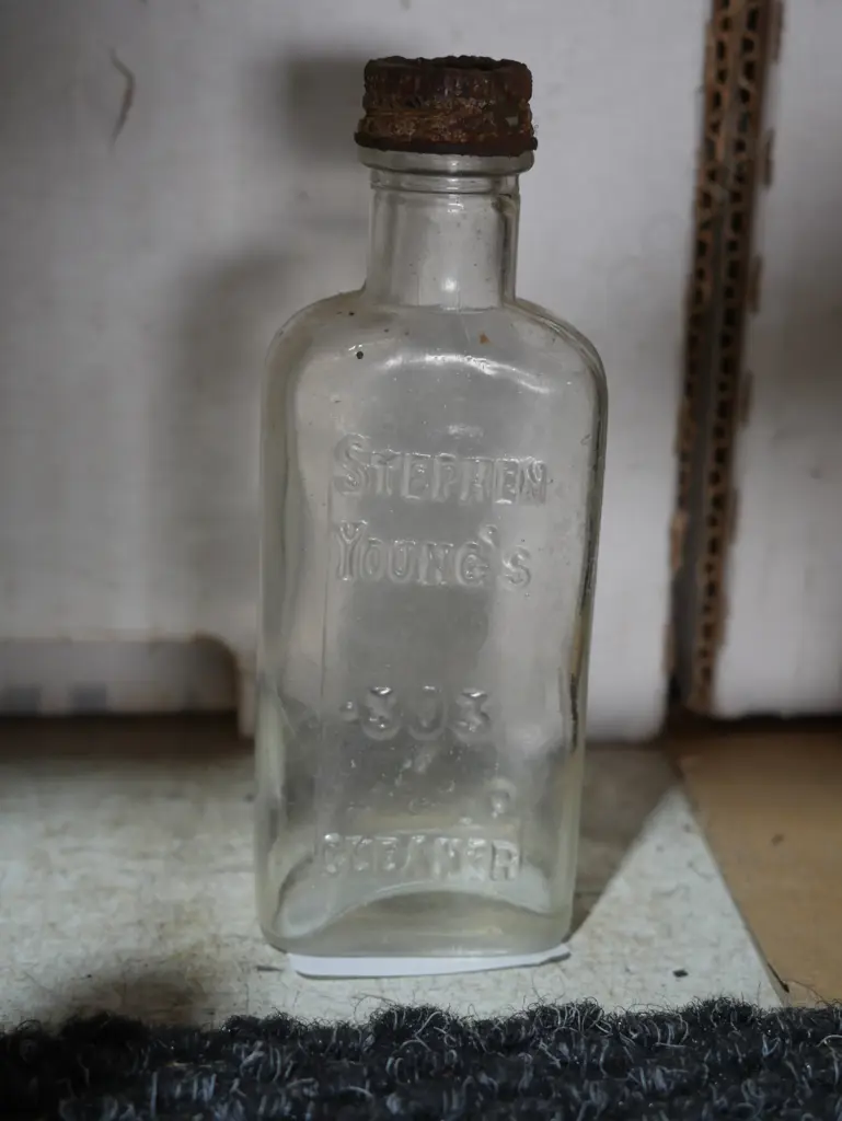 Steven Young's cleaner bottle Image 1++